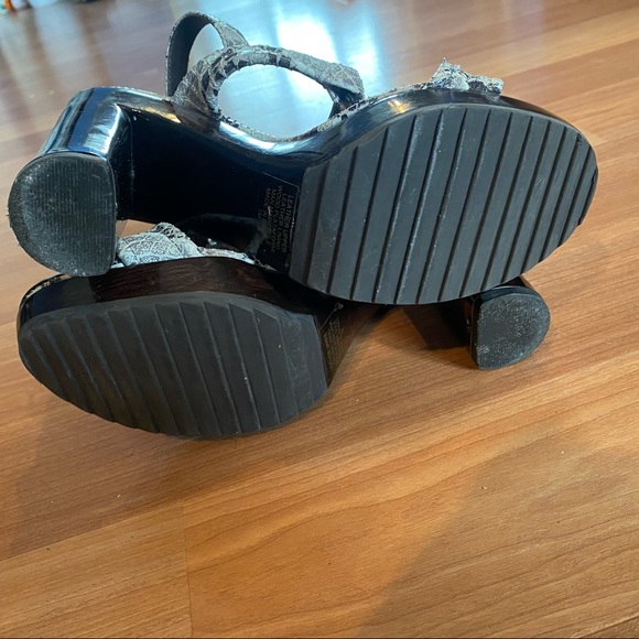 Tory Burch Strappy Sandals - Picture 5 of 9